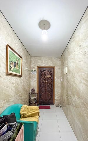 Casa à venda com 300m², 2 quartos e 2 vagas Casa à venda com 300m², 2 quartos e 2 vagasEntrada