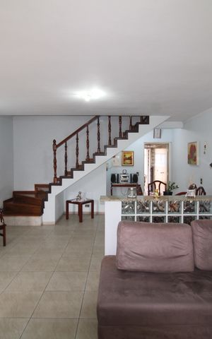 Casa à venda com 157m², 3 quartos e 2 vagasSala