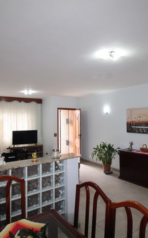 Casa à venda com 157m², 3 quartos e 2 vagasSala