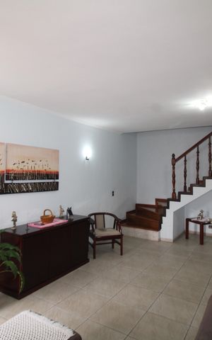 Casa à venda com 157m², 3 quartos e 2 vagasSala