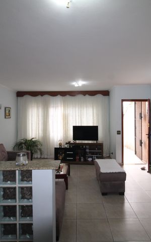 Casa à venda com 157m², 3 quartos e 2 vagasSala