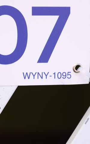 Casa à venda com 200m², 4 quartos e 3 vagasPlaca instalada no portão do imóvel - Código da placa: WYNY-1095