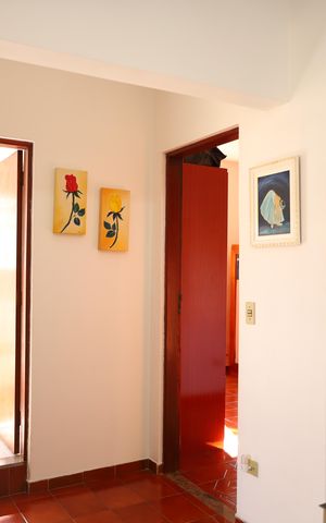 Casa à venda com 200m², 4 quartos e 3 vagasEspaço entre quartos
