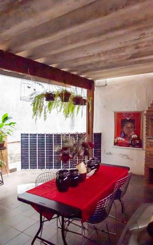 Casa à venda com 240m², 3 quartos e 2 vagasÁrea de Serviço
