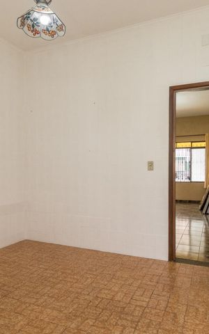 Casa à venda com 120m², 2 quartos e 2 vagas Casa à venda com 120m², 2 quartos e 2 vagasCozinha