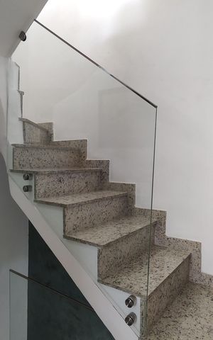 Casa de condomínio à venda com 116m², 3 quartos e 1 vaga Casa de condomínio à venda com 116m², 3 quartos e 1 vagaEscada