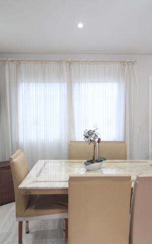 Casa de condomínio à venda com 90m², 3 quartos e 2 vagasSala