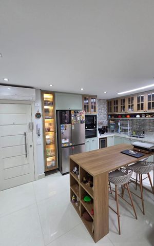 Apartamento à venda com 70m², 3 quartos e 2 vagas Apartamento à venda com 70m², 3 quartos e 2 vagasCozinha