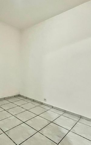 Casa à venda com 100m², 3 quartos e 1 vaga Casa à venda com 100m², 3 quartos e 1 vagaQuarto