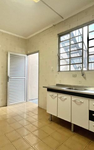 Casa à venda com 100m², 3 quartos e 1 vaga Casa à venda com 100m², 3 quartos e 1 vagaCozinha