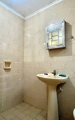 Casa à venda com 100m², 3 quartos e 1 vaga Casa à venda com 100m², 3 quartos e 1 vagaBanheiro de serviço