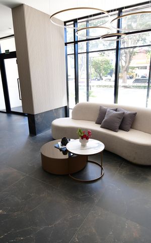 Apartamento à venda com 105m², 2 quartos e 2 vagasHall social