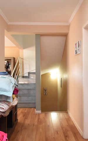 Casa à venda com 112m², 2 quartos e 1 vagaSala