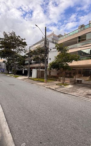 Apartamento à venda com 330m², 3 quartos e 3 vagas Apartamento à venda com 330m², 3 quartos e 3 vagasFachada