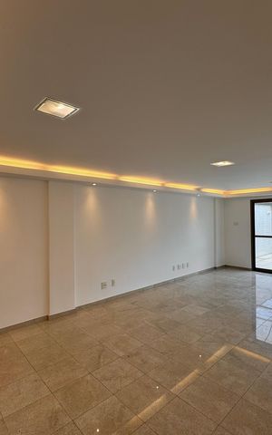 Apartamento à venda com 330m², 3 quartos e 3 vagas Apartamento à venda com 330m², 3 quartos e 3 vagasSala