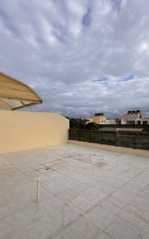 Apartamento à venda com 330m², 3 quartos e 3 vagas Apartamento à venda com 330m², 3 quartos e 3 vagasTerraço