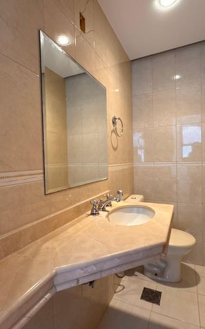 Apartamento à venda com 330m², 3 quartos e 3 vagas Apartamento à venda com 330m², 3 quartos e 3 vagasLavabo