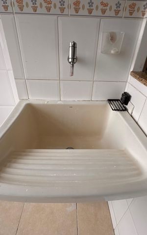 Apartamento à venda com 330m², 3 quartos e 3 vagas Apartamento à venda com 330m², 3 quartos e 3 vagasCozinha e Área de Serviço