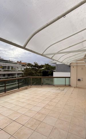 Apartamento à venda com 330m², 3 quartos e 3 vagas Apartamento à venda com 330m², 3 quartos e 3 vagasVaranda