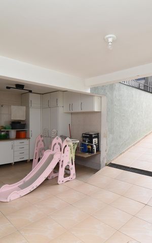 Casa à venda com 200m², 3 quartos e 4 vagasÁrea de Serviço
