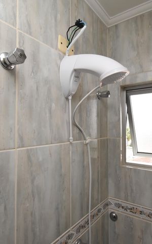 Casa à venda com 200m², 3 quartos e 4 vagasBanheiro 2