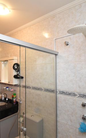 Casa à venda com 200m², 3 quartos e 4 vagasBanheiro da Suíte