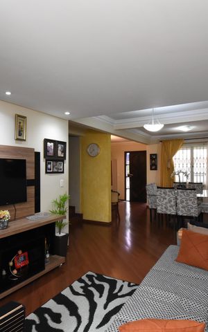 Casa à venda com 200m², 3 quartos e 4 vagasSala