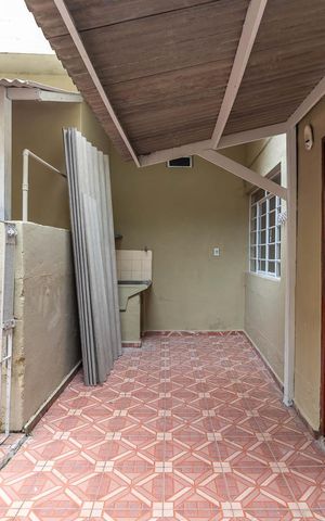 Casa para alugar com 90m², 2 quartos e sem vagaÁrea de Serviço e Quintal