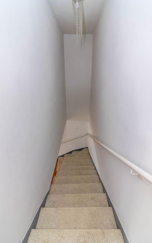 Casa para alugar com 90m², 2 quartos e sem vagaEscada