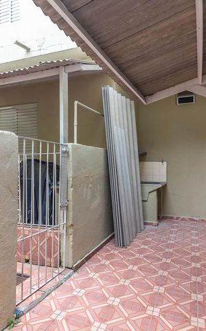 Casa para alugar com 90m², 2 quartos e sem vagaÁrea de Serviço e Quintal
