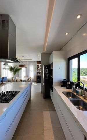 Casa de condomínio à venda com 387m², 4 quartos e 6 vagas Casa de condomínio à venda com 387m², 4 quartos e 6 vagasCozinha