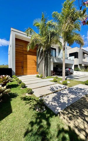 Casa de condomínio à venda com 387m², 4 quartos e 6 vagas Casa de condomínio à venda com 387m², 4 quartos e 6 vagasVista da Rua