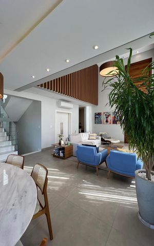 Casa de condomínio à venda com 387m², 4 quartos e 6 vagas Casa de condomínio à venda com 387m², 4 quartos e 6 vagasSala