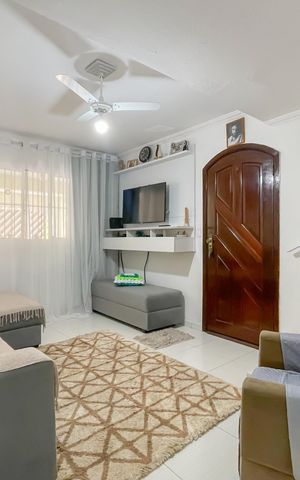 Casa à venda com 131m², 2 quartos e 2 vagas Casa à venda com 131m², 2 quartos e 2 vagasSala