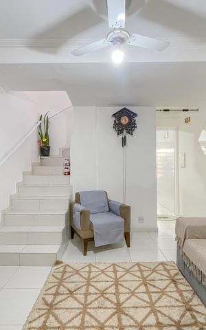 Casa à venda com 131m², 2 quartos e 2 vagas Casa à venda com 131m², 2 quartos e 2 vagasSala