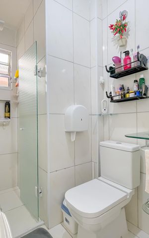 Casa à venda com 131m², 2 quartos e 2 vagas Casa à venda com 131m², 2 quartos e 2 vagasBanheiro