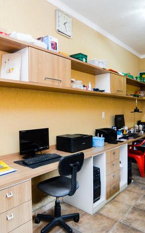 Casa à venda com 125m², 2 quartos e 2 vagasEscritório