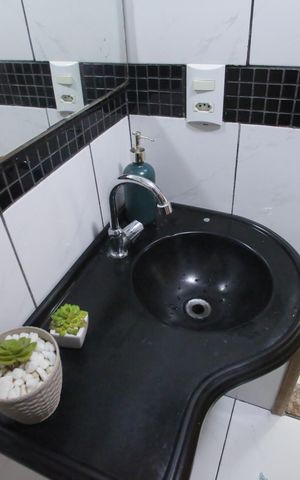 Casa de condomínio à venda com 180m², 2 quartos e 2 vagasLavabo