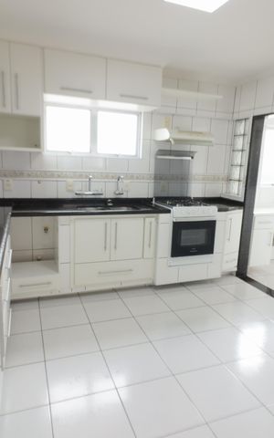 Apartamento à venda com 105m², 3 quartos e 2 vagasCozinha e Área de Serviço
