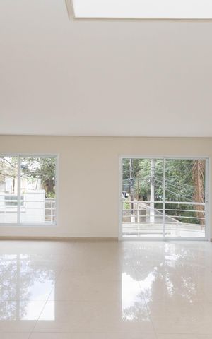 Casa à venda com 500m², 4 quartos e 6 vagas Casa à venda com 500m², 4 quartos e 6 vagasSala
