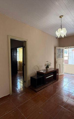 Casa à venda com 180m², 2 quartos e 1 vaga Casa à venda com 180m², 2 quartos e 1 vagaSala