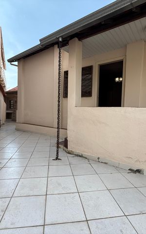 Casa à venda com 180m², 2 quartos e 1 vaga Casa à venda com 180m², 2 quartos e 1 vagaÁrea externa