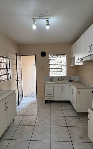 Casa à venda com 180m², 2 quartos e 1 vaga Casa à venda com 180m², 2 quartos e 1 vagaCozinha