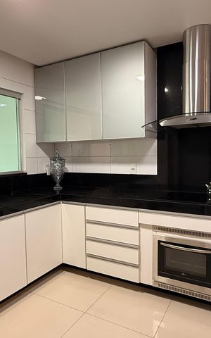 Casa para alugar com 530m², 5 quartos e 4 vagas Casa para alugar com 530m², 5 quartos e 4 vagasCozinha