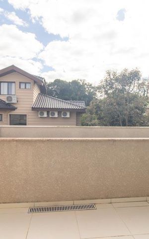 Casa de condomínio à venda com 430m², 6 quartos e 3 vagas Casa de condomínio à venda com 430m², 6 quartos e 3 vagasVaranda do Quarto Suite 4