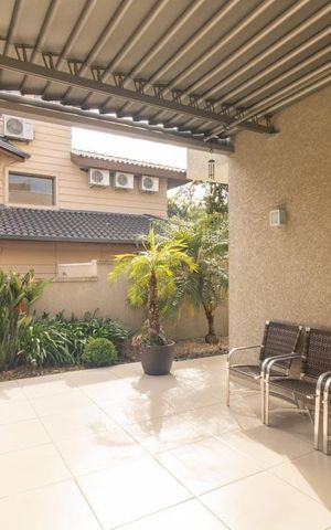 Casa de condomínio à venda com 430m², 6 quartos e 3 vagas Casa de condomínio à venda com 430m², 6 quartos e 3 vagasVaranda da Cozinha