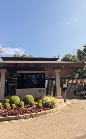 Casa de condomínio à venda com 430m², 6 quartos e 3 vagas Casa de condomínio à venda com 430m², 6 quartos e 3 vagasFachada do Codominio