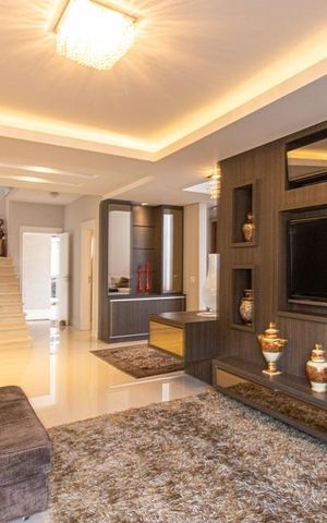 Casa de condomínio à venda com 430m², 6 quartos e 3 vagas Casa de condomínio à venda com 430m², 6 quartos e 3 vagasSala