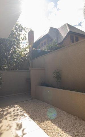Casa de condomínio à venda com 430m², 6 quartos e 3 vagas Casa de condomínio à venda com 430m², 6 quartos e 3 vagasÁrea externa