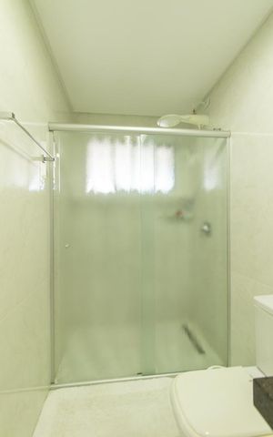 Casa de condomínio à venda com 430m², 6 quartos e 3 vagas Casa de condomínio à venda com 430m², 6 quartos e 3 vagasBanheiro da Suíte 5